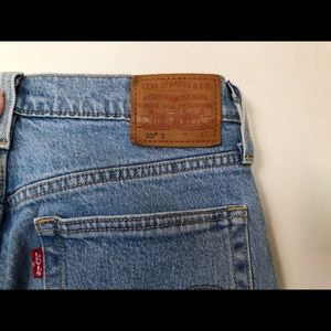 Aritzia Levi’s 501s